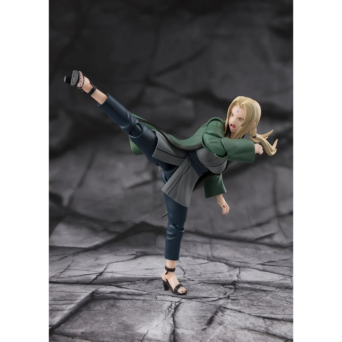 S.H.Figuarts – Tsunade (The Legendary Medical Ninja) Action Figure