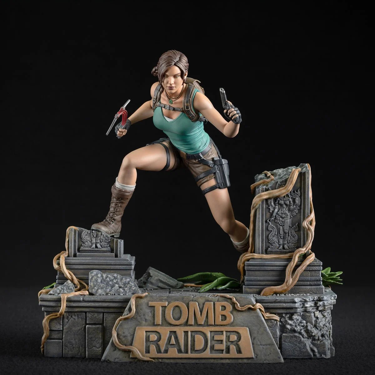 Dark Horse – Lara Croft Statue