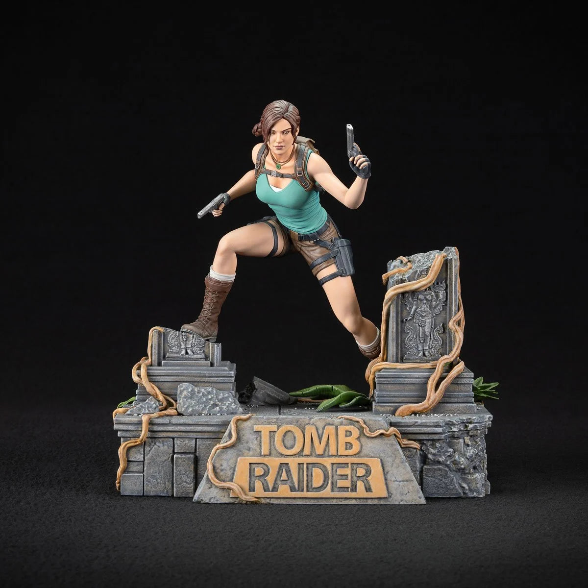 Dark Horse – Lara Croft Statue