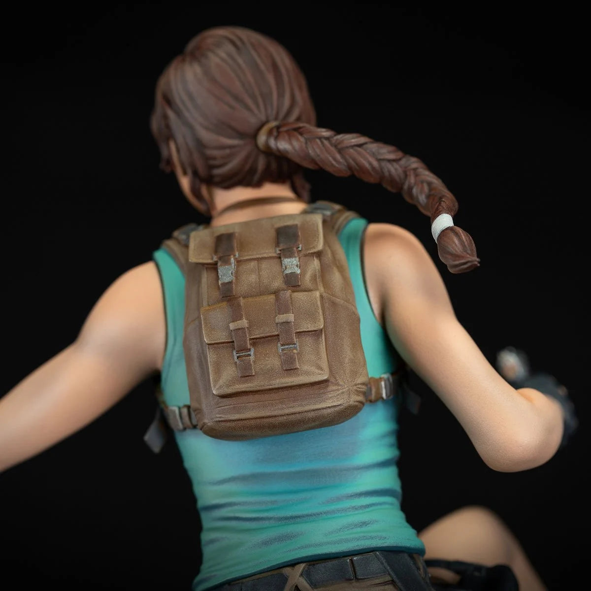 Dark Horse – Lara Croft Statue