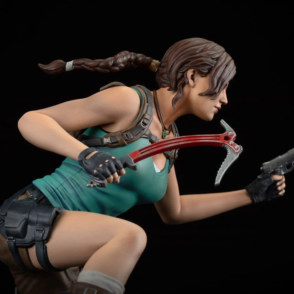 Dark Horse – Lara Croft Statue