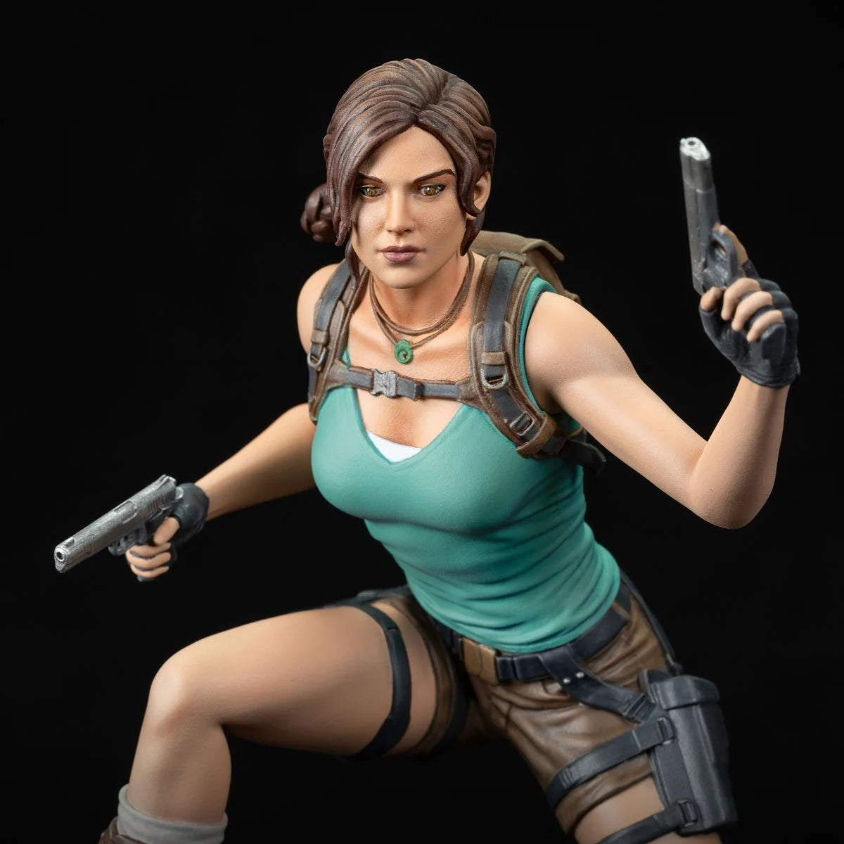 Dark Horse – Lara Croft Statue