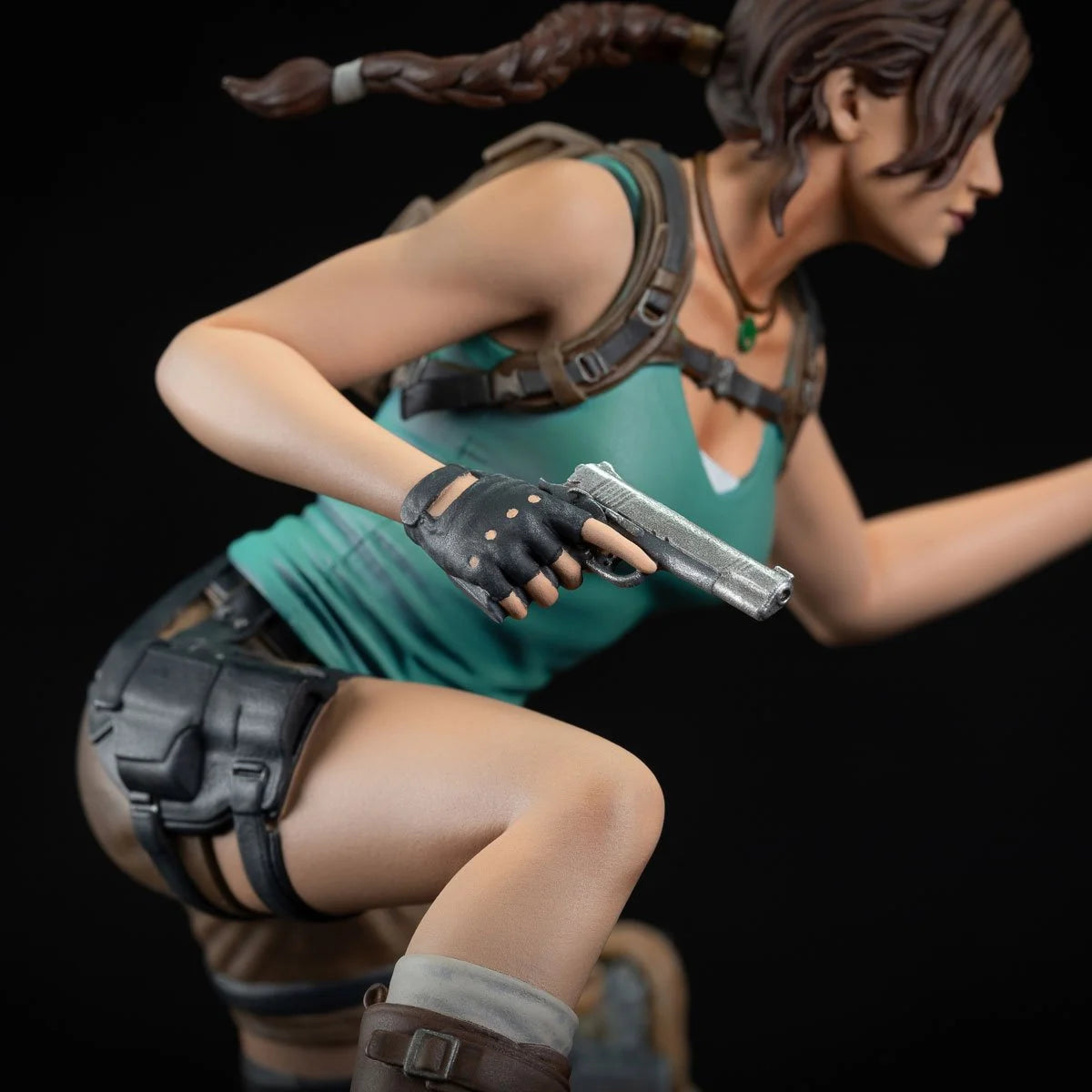 Dark Horse – Lara Croft Statue
