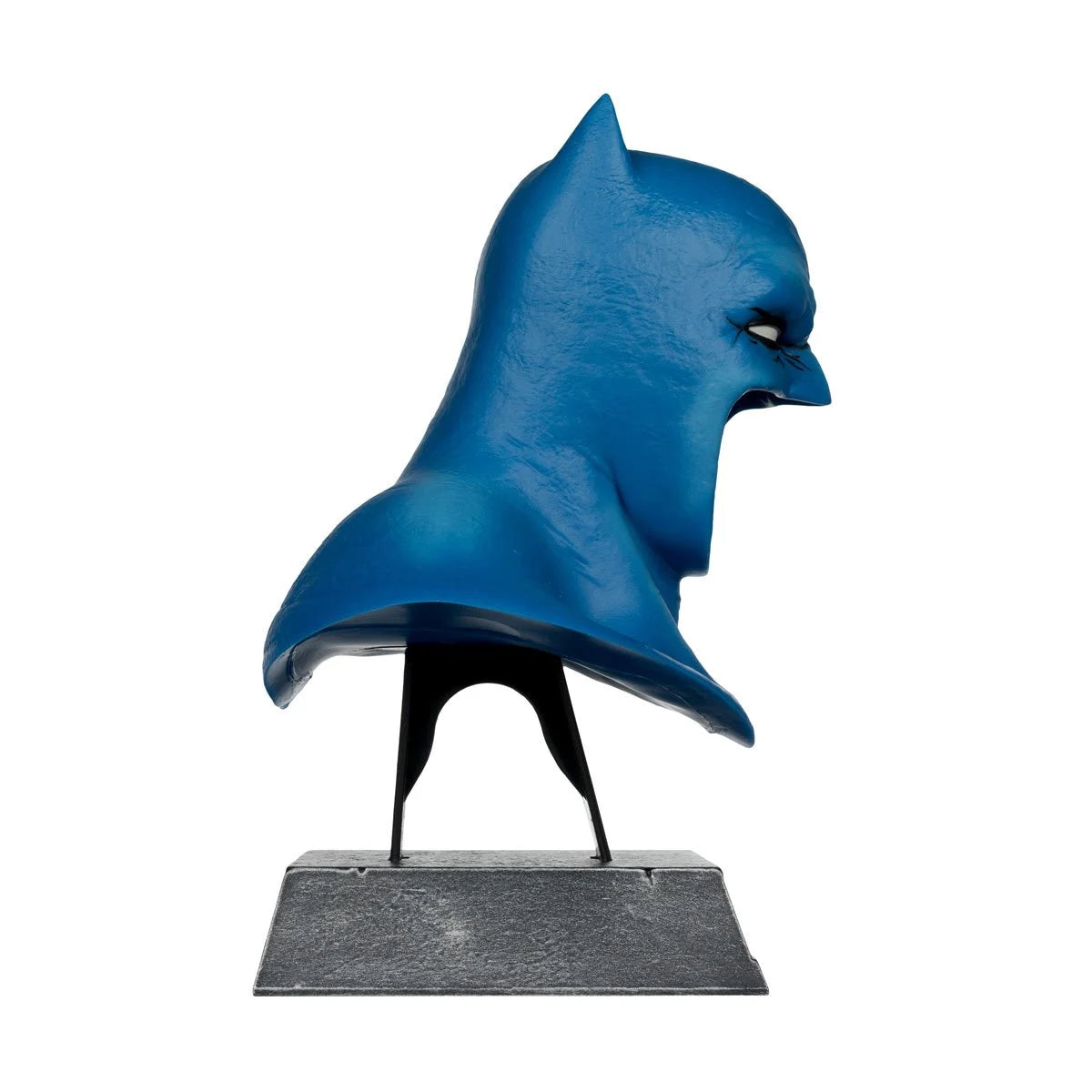 DC Direct – Batman (Dark Knight Returns) 1:3 Scale Cowl Prop Replica