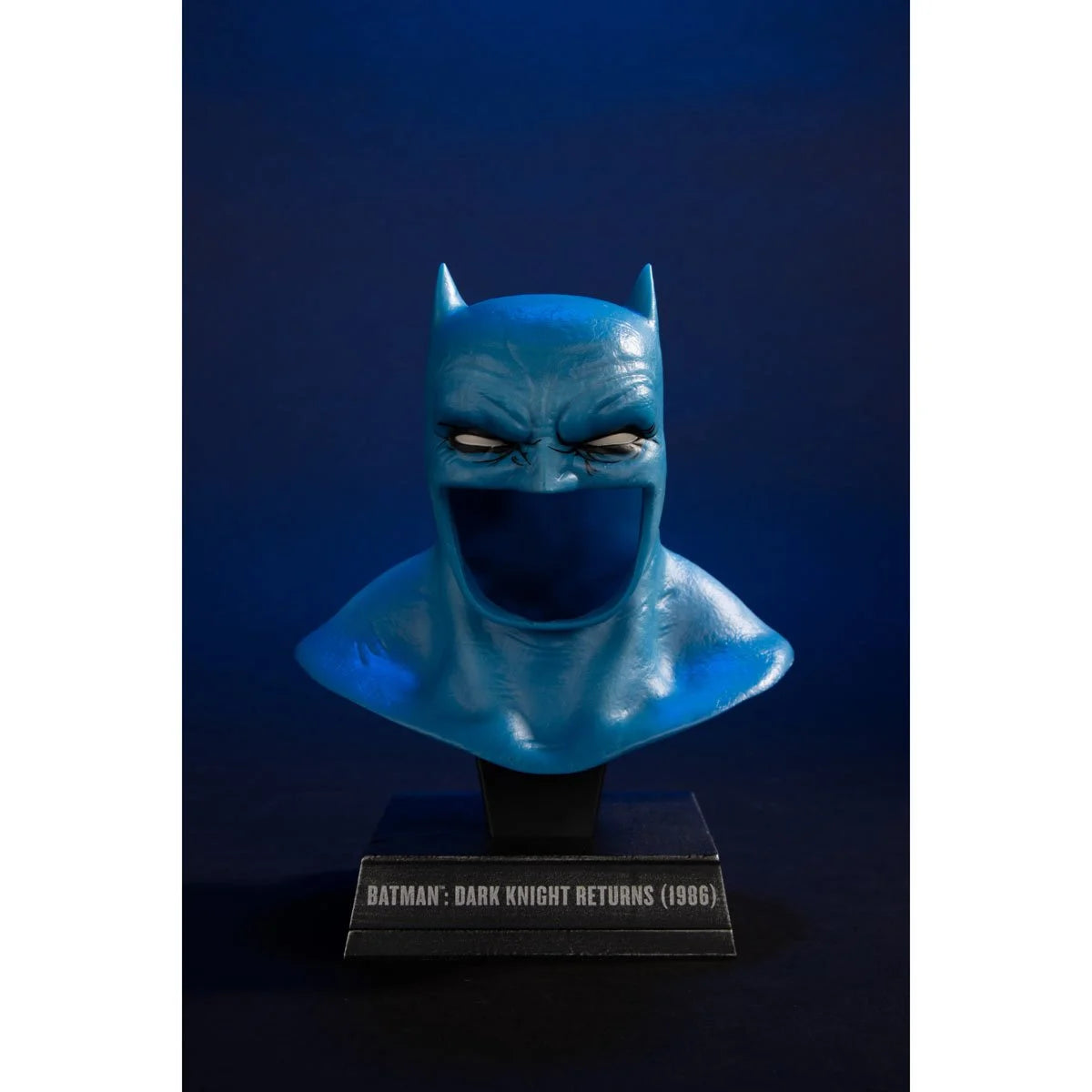 DC Direct – Batman (Dark Knight Returns) 1:3 Scale Cowl Prop Replica