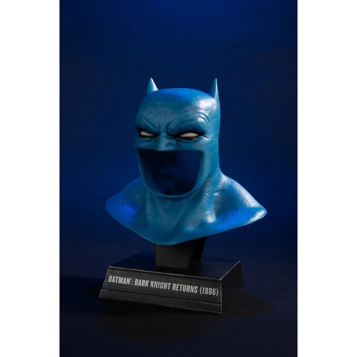 DC Direct – Batman (Dark Knight Returns) 1:3 Scale Cowl Prop Replica
