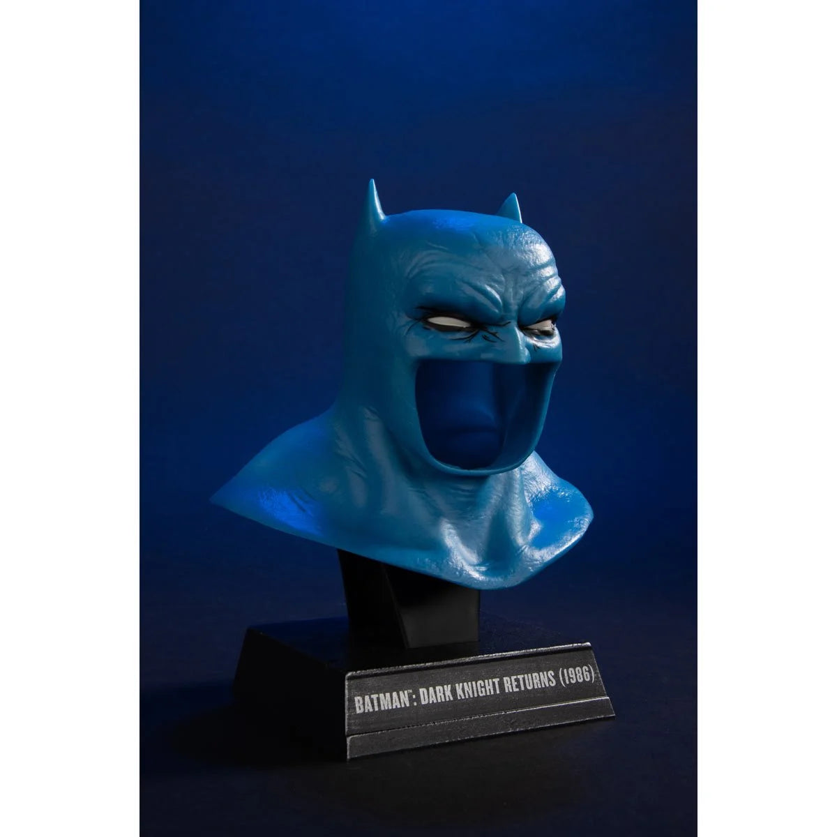 DC Direct – Batman (Dark Knight Returns) 1:3 Scale Cowl Prop Replica