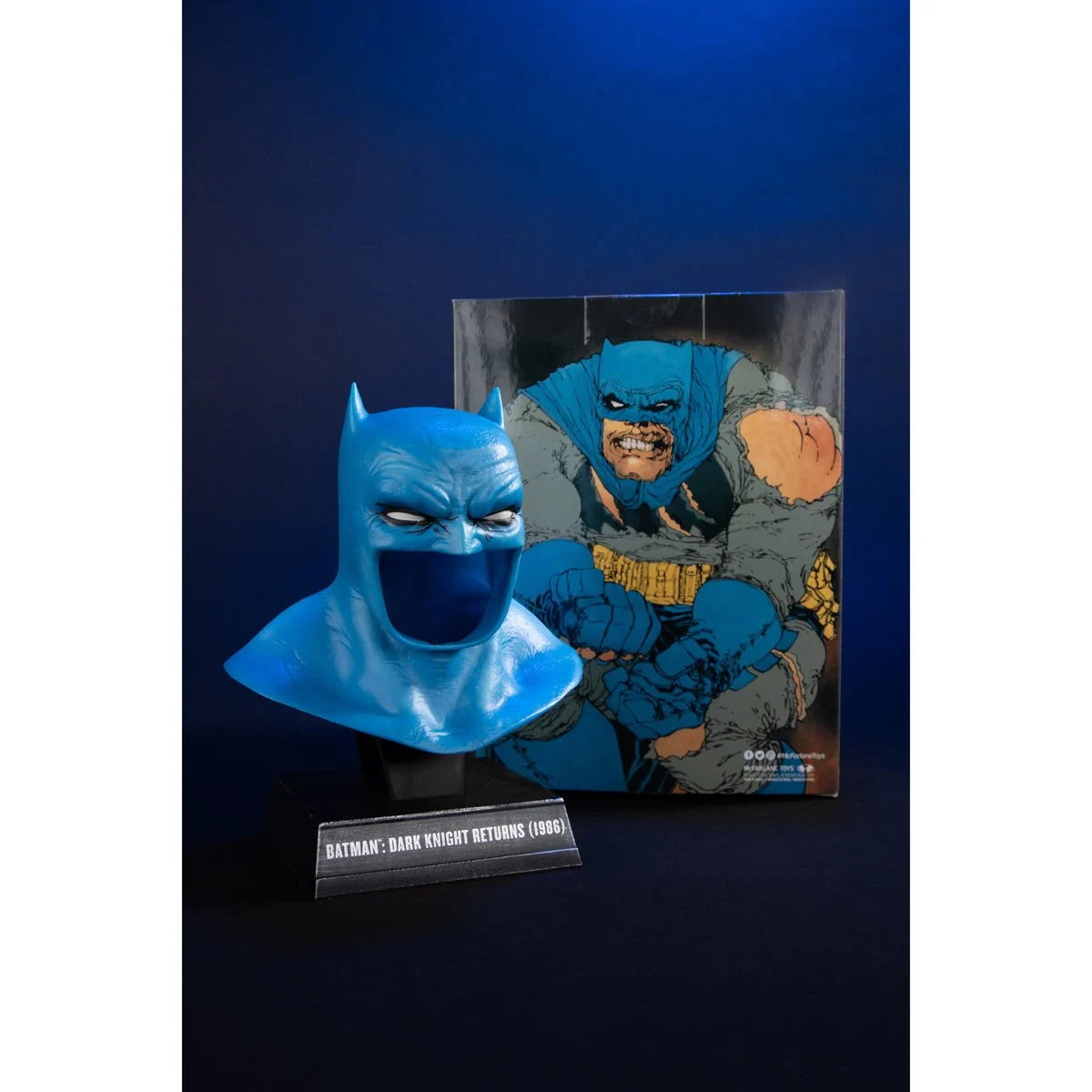 DC Direct – Batman (Dark Knight Returns) 1:3 Scale Cowl Prop Replica