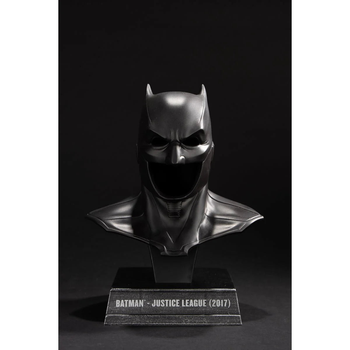 DC Direct – Batman (Justice League) 1:3 Scale Cowl Prop Replica