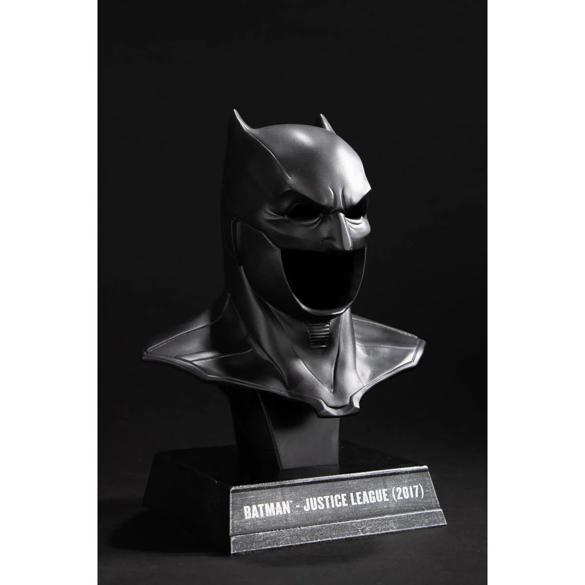 DC Direct – Batman (Justice League) 1:3 Scale Cowl Prop Replica