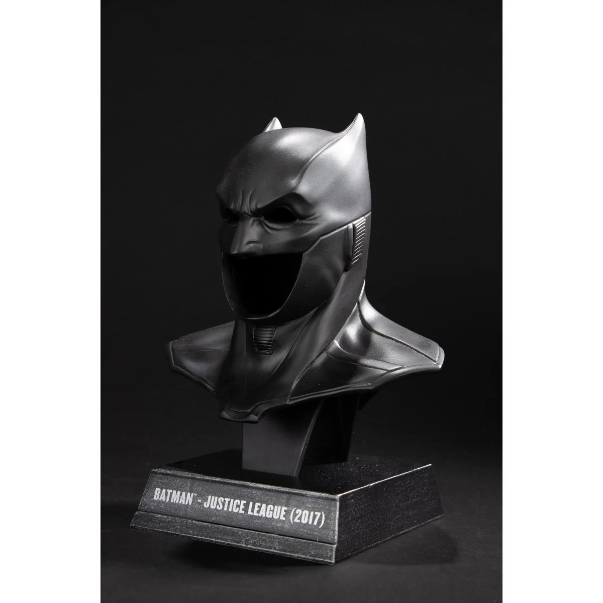 DC Direct – Batman (Justice League) 1:3 Scale Cowl Prop Replica