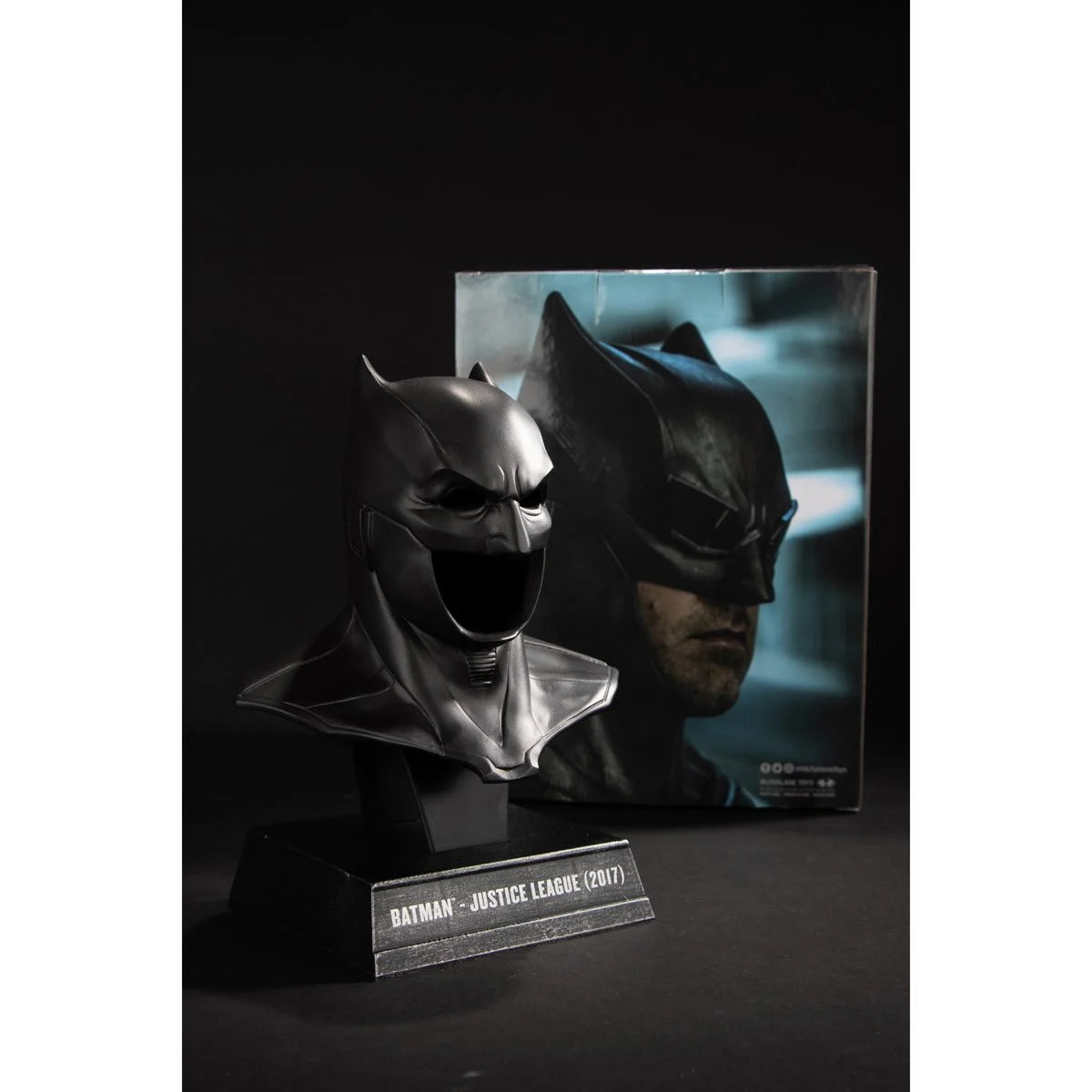 DC Direct – Batman (Justice League) 1:3 Scale Cowl Prop Replica