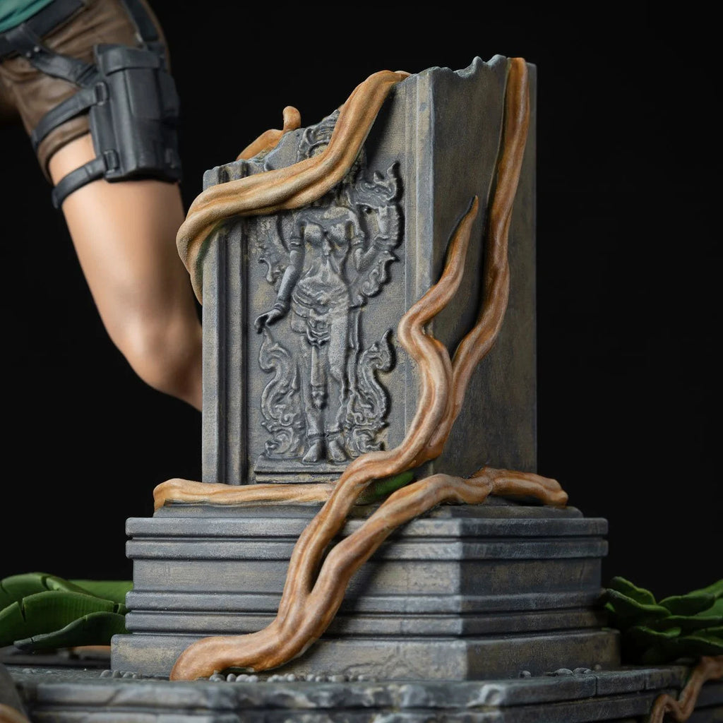 Dark Horse – Lara Croft Statue