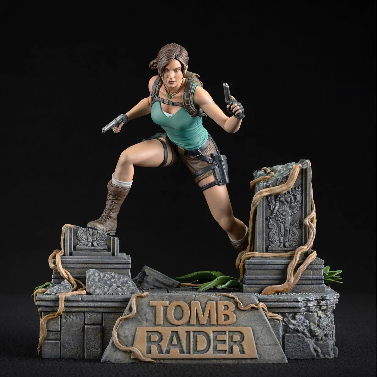 Dark Horse – Lara Croft Statue