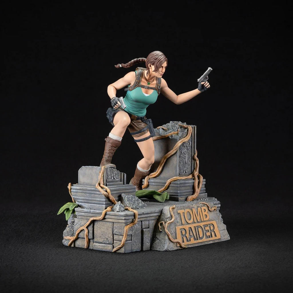 Dark Horse – Lara Croft Statue